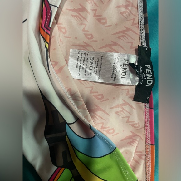 F bikini - Picture 6 of 7